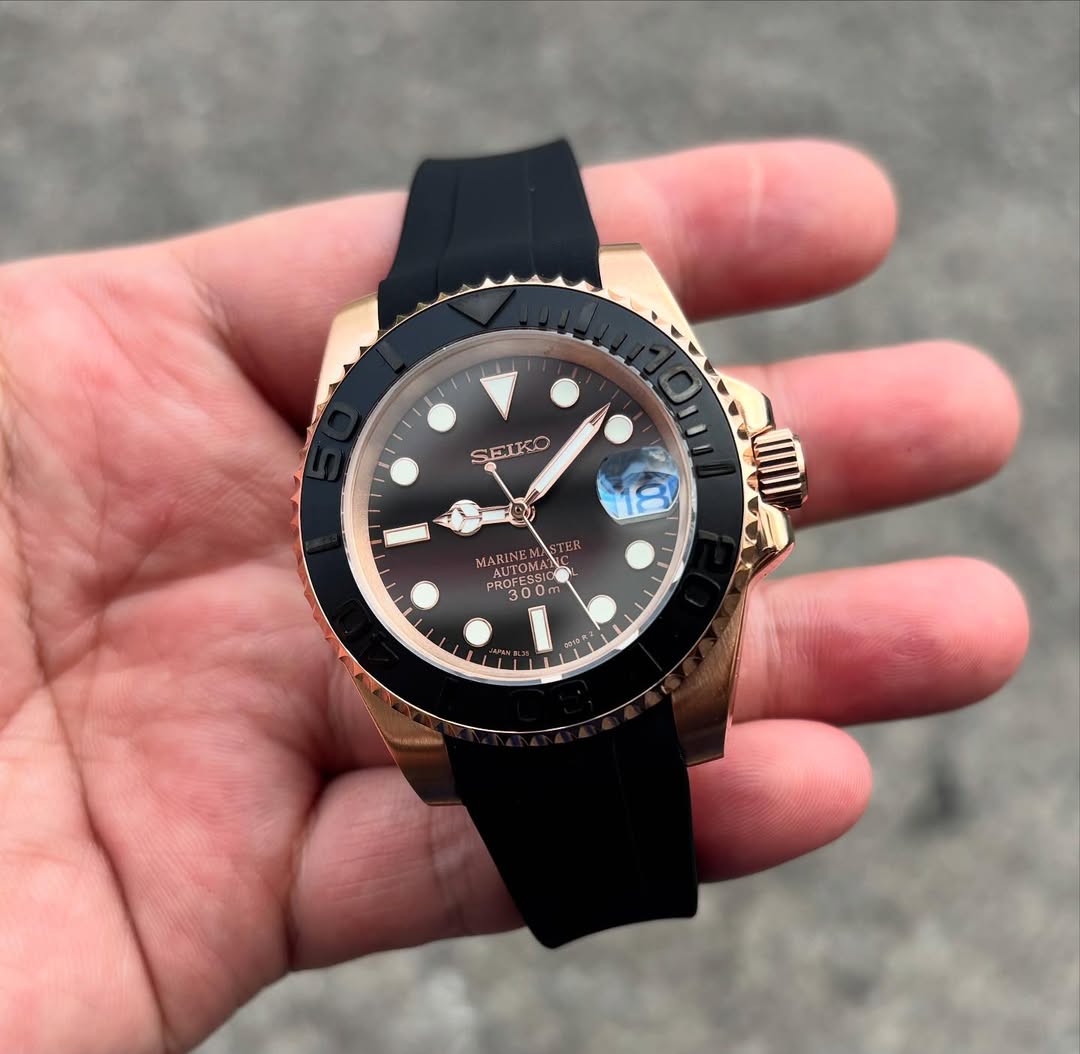 Seiko Yacht Master Rosegold With Black strap