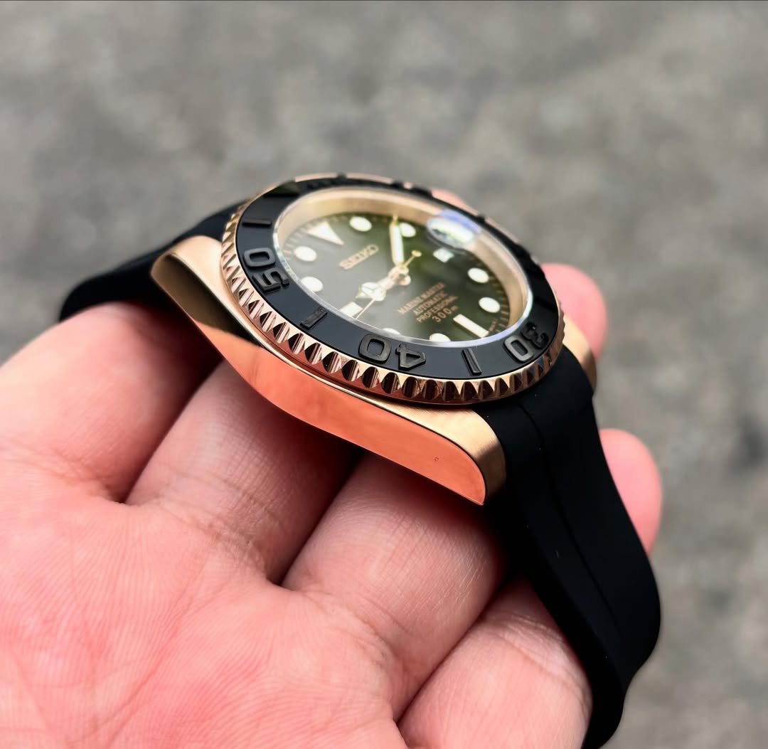 Seiko Yacht Master Rosegold With Black strap